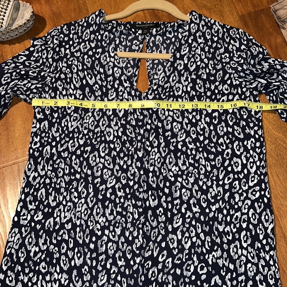 🎉 Host Pick 🎉 Banana Republic hidden button down shirt blue - Picture 6 of 9